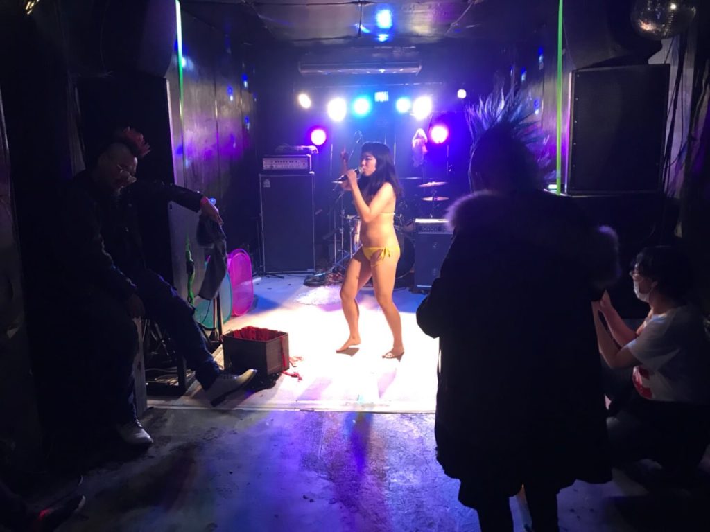 【イベントレポ】女性だらけのロックンロールイベント「オールガールズ オルガズム 2020」にローラースケートで出演しました!